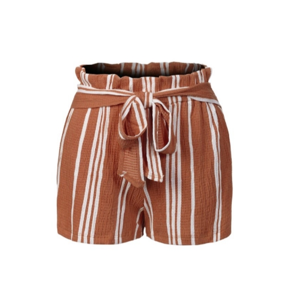 Rue21 Pants - Rue 21 Plus Women's 3X Paper bag Shorts W/ Belt